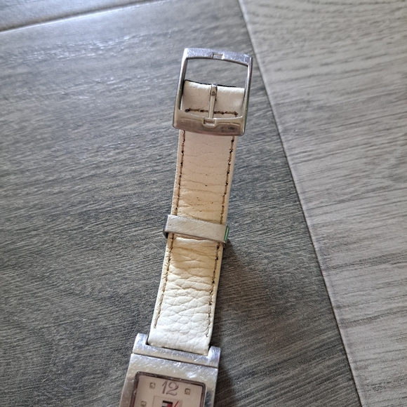 Tommy Hilfiger women's watch white band *needs new battery * - Picture 3 of 6